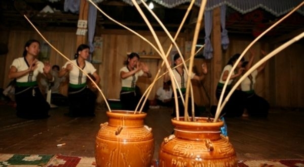 ruou-can-mot-net-hoa-binh